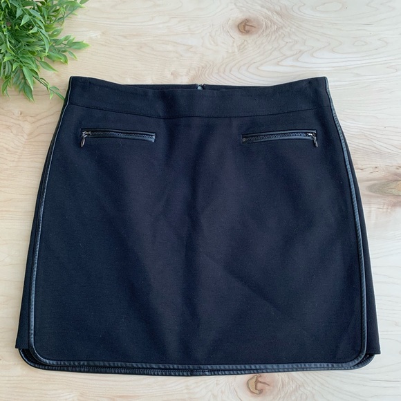 White House Black Market mini skirt - Picture 2 of 5